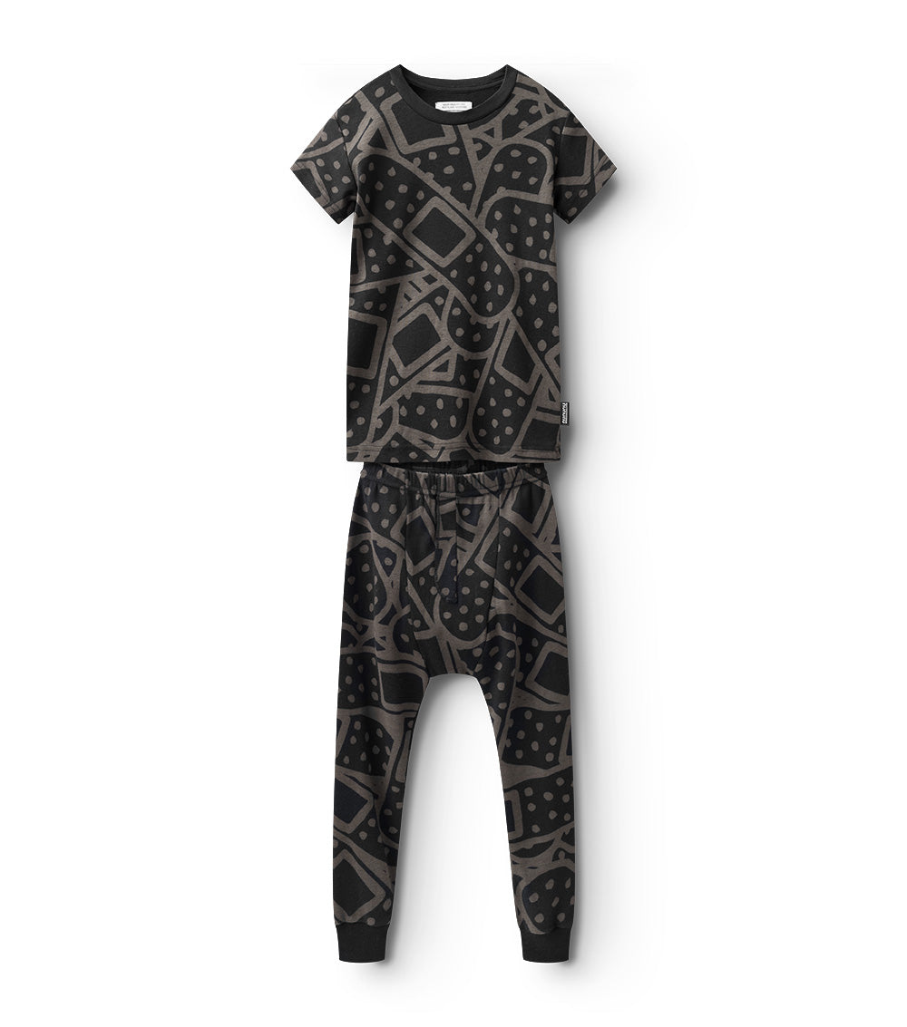 nununu bandaid loungewear black