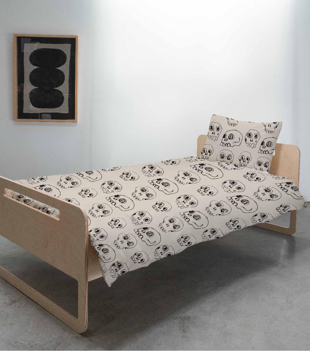 nununu scribbled skulls bedding set