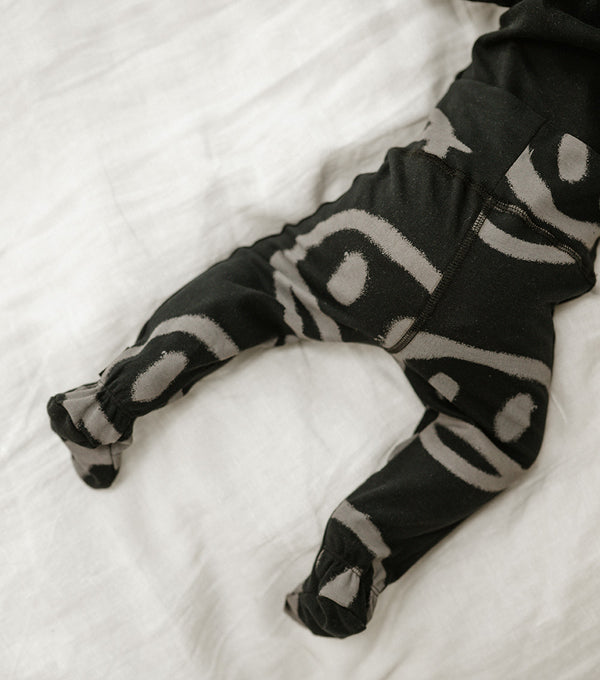 Nununu Smiles Footed Leggings Black