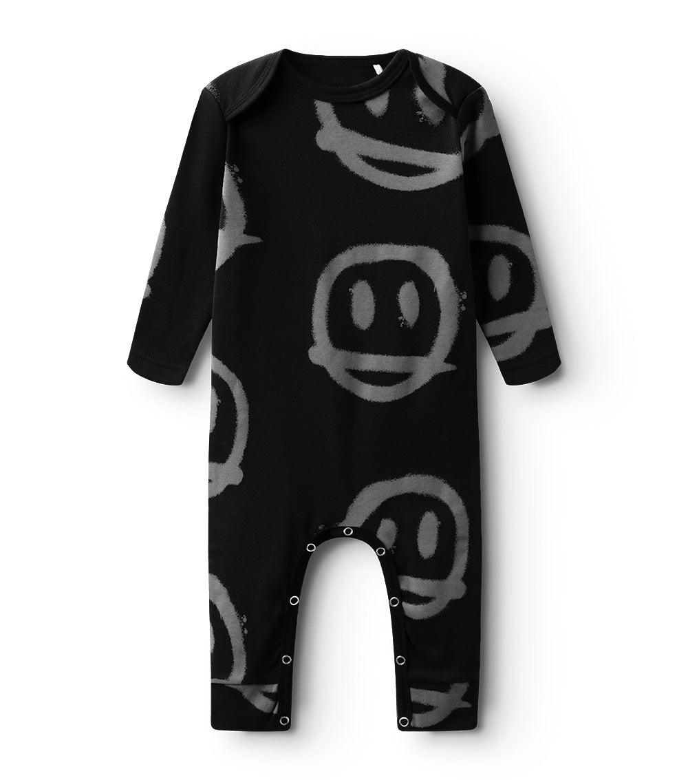 nununu smiles overall black