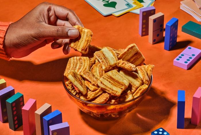 Nuts Asiago & Cheddar Cheese Crisps