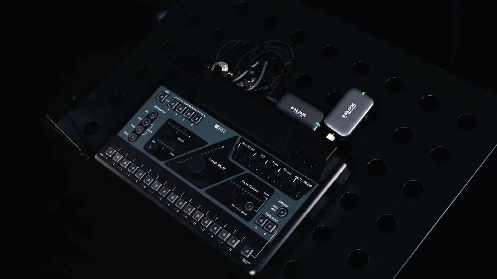 Nux B-7PSM 5.8GHz Wireless In-Ear Monitoring System