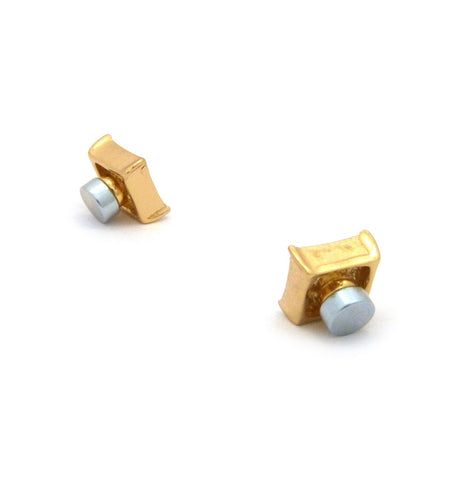 Nyfashion101 5 Stone Row Square Kite Stud Magnetic Earrings In Gold-Tone