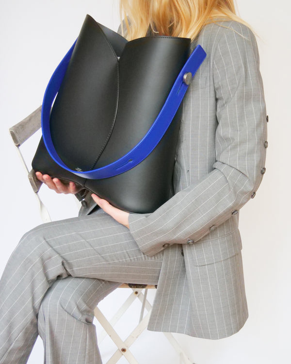 Object Particolare Milano VITTI MEDIUM BLACK / ELECTRIC BLUE