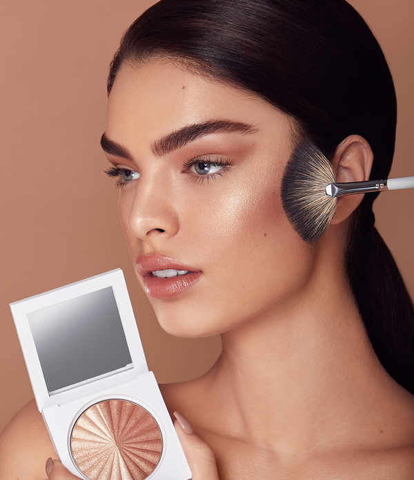 Ofra Cosmetics Brush #7 - Highlighting Fan
