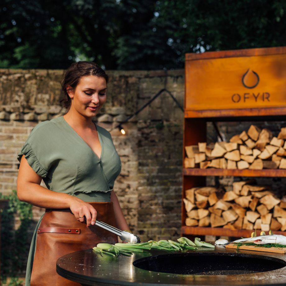 ofyr Leather Apron Brown