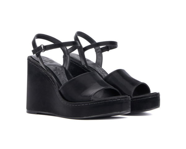 olivia miller Women's Magnetic Wedge Sandal