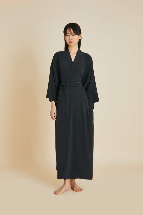 olivia von halle Queenie Black Robe in Silk Crêpe de Chine Black