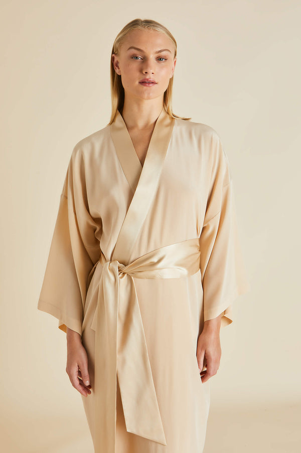 Olivia Von Halle Queenie Caramel Robe In Silk Crêpe De Chine Caramel