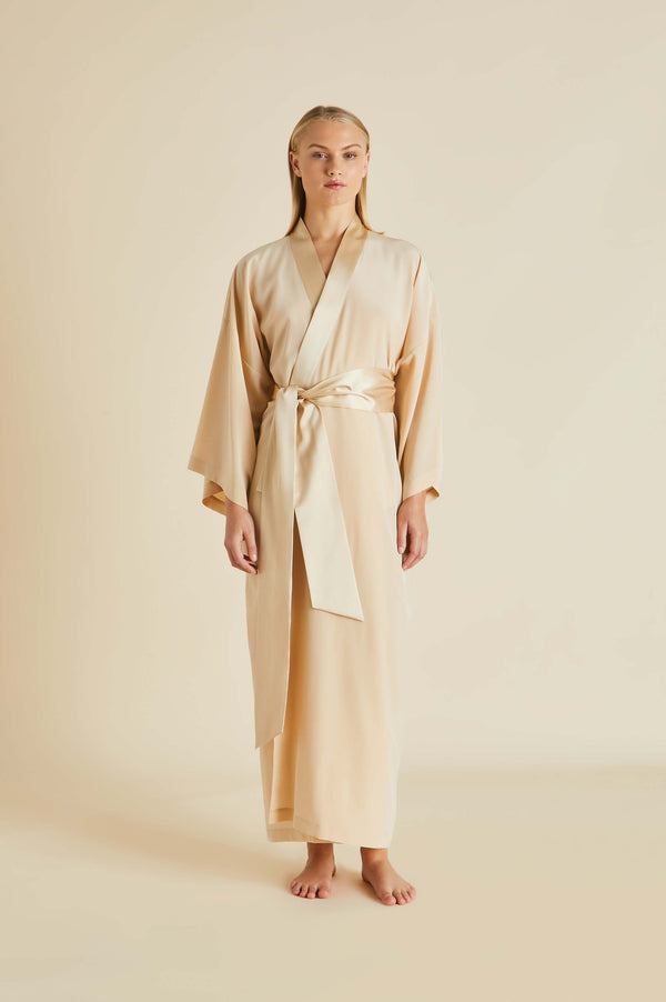olivia von halle Queenie Caramel Robe in Silk Crêpe de Chine Caramel