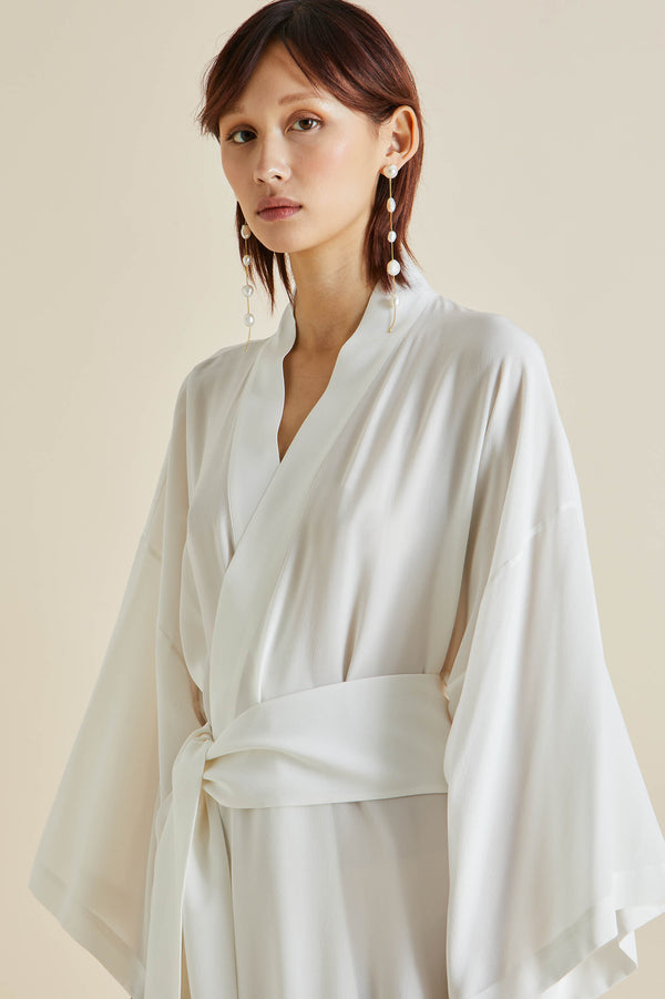 Olivia Von Halle Queenie Ivory White Robe In Silk Crêpe De Chine Ivory