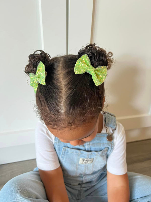 Olivia's Bow Birthstone Bow: August Peridot