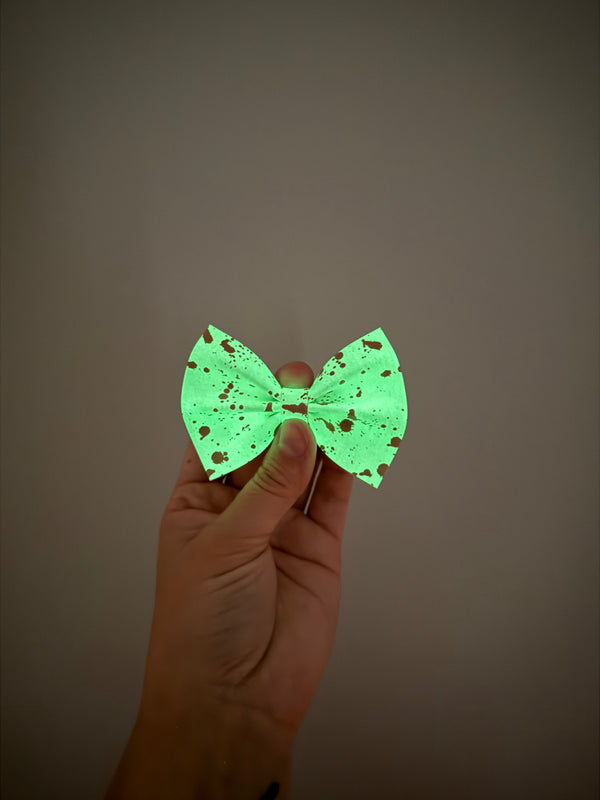 Olivia's Bow Bloody Sweet - Classic XL Leather