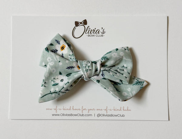 olivia's bow Bluebelle - Olivia