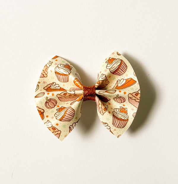 olivia's bow Pumpkin Pie - Classic XL Leather