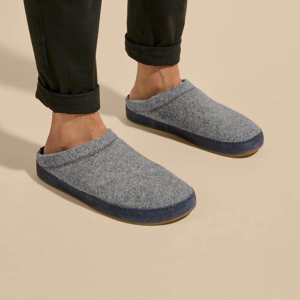 Olukai Hāmani Hulu Men’s Wool Mule Slipper Graphite