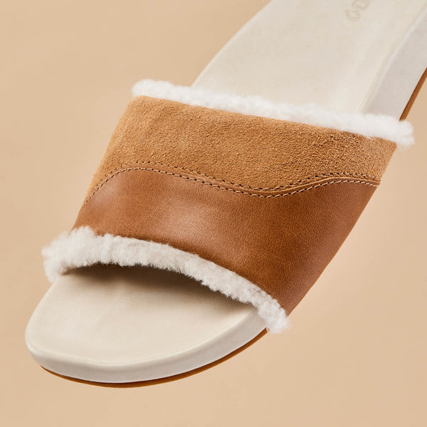 Olukai Hō‘ala Slide Tan