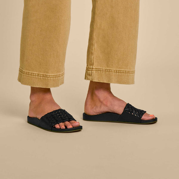 Olukai Kāmola Black