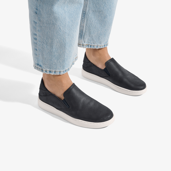 Olukai Pehuea Leather Onyx