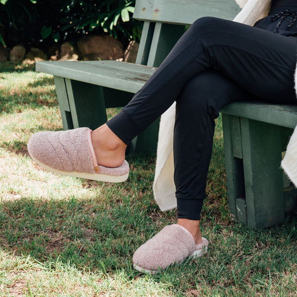 Olukai Pūpū Mua Pink Sea Salt