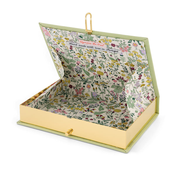 Olympia Le Tan Love (Carlota Santos)