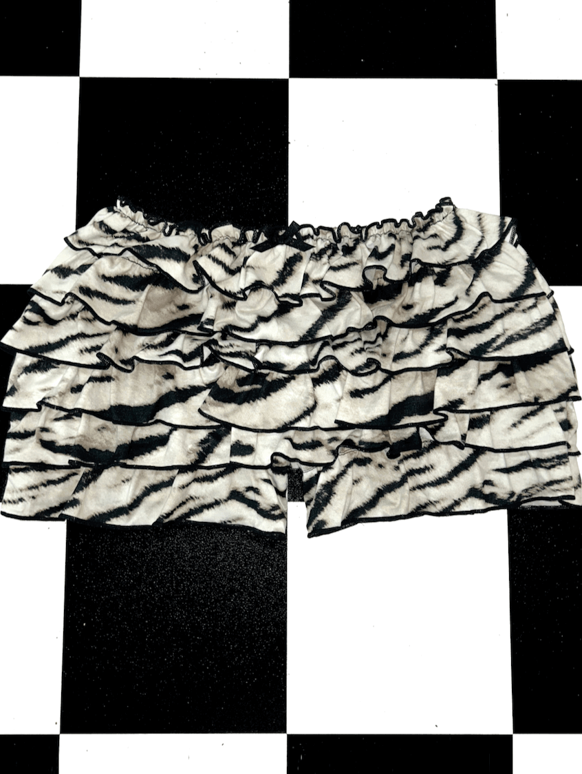 o'mighty RUFFLE SHORTS IN GREY ZEBRA