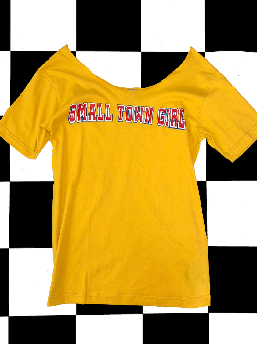 o'mighty SMALL TOWN GIRL OVERSIZED TEE