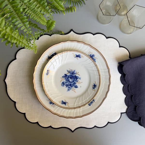 Once Milano Waxed Scalloped Placemat