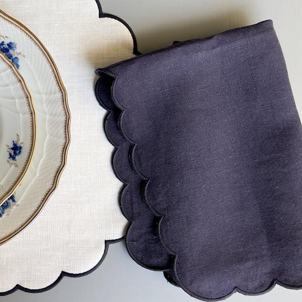 Once Milano Waxed Scalloped Placemat