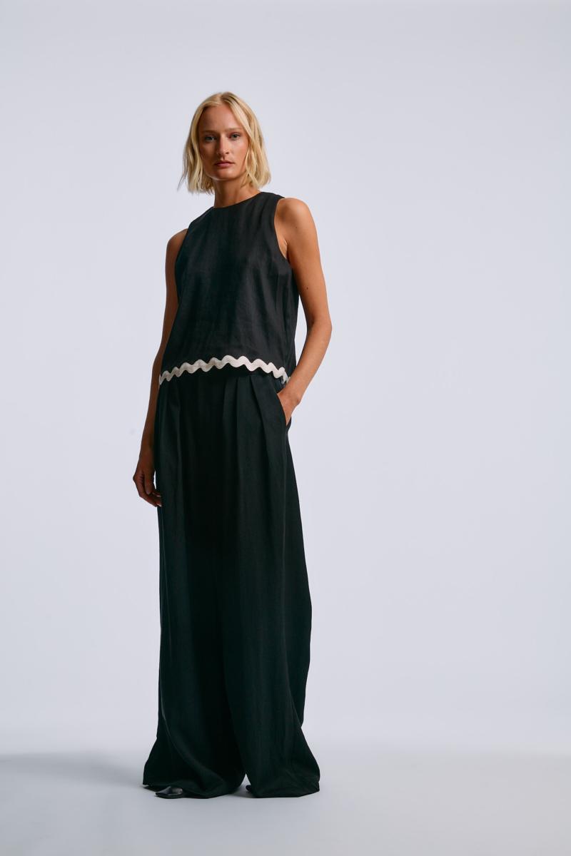 One & Other ERNA TOP BLACK