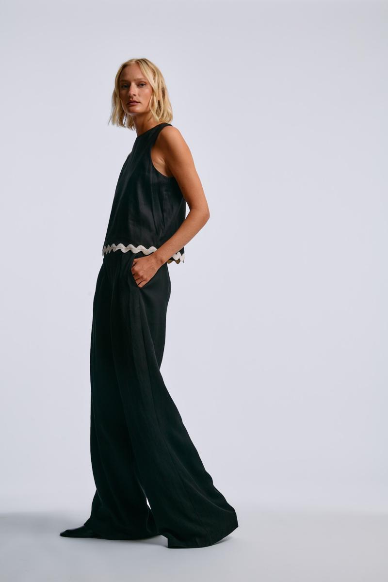 One & Other ERNA TOP BLACK