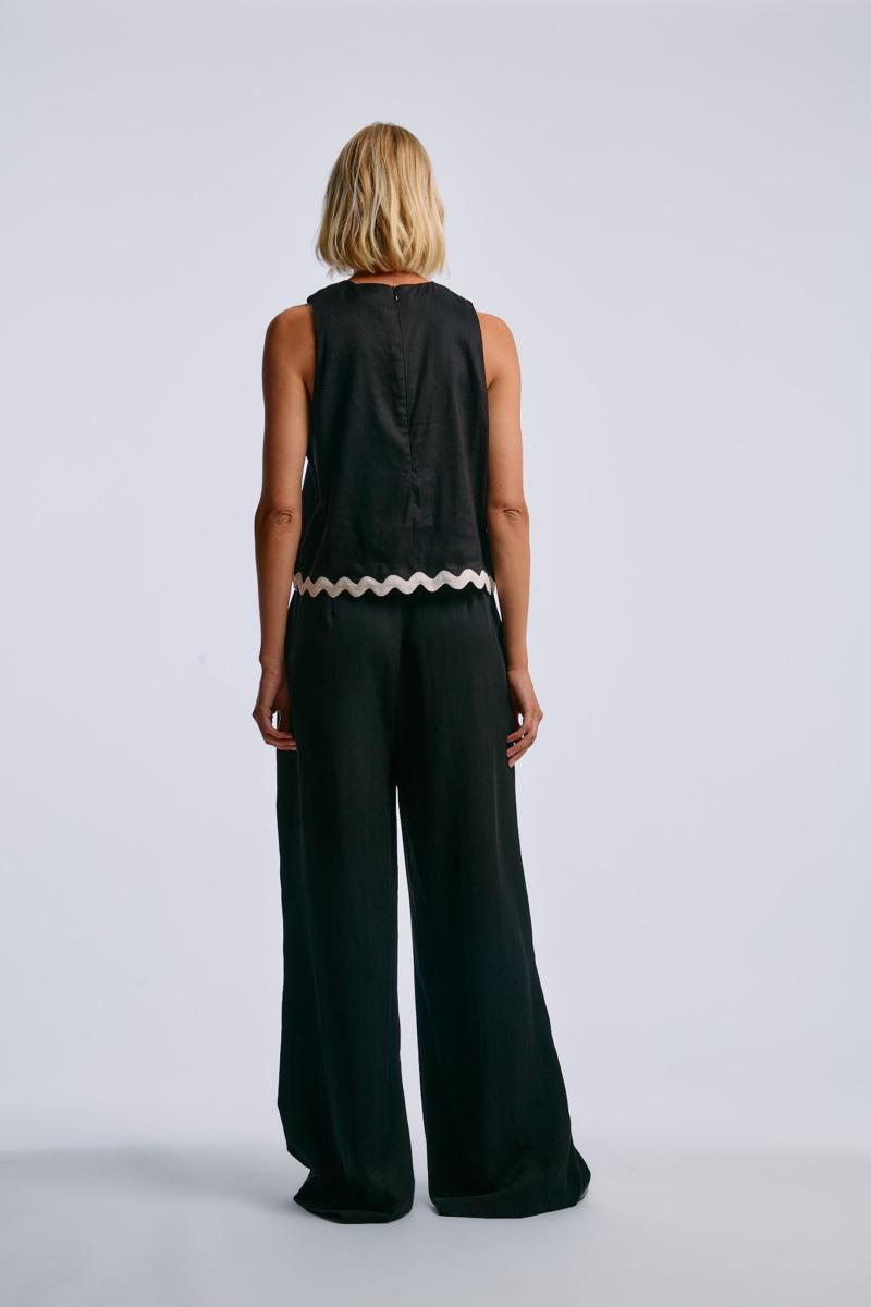 One & Other ERNA TOP BLACK