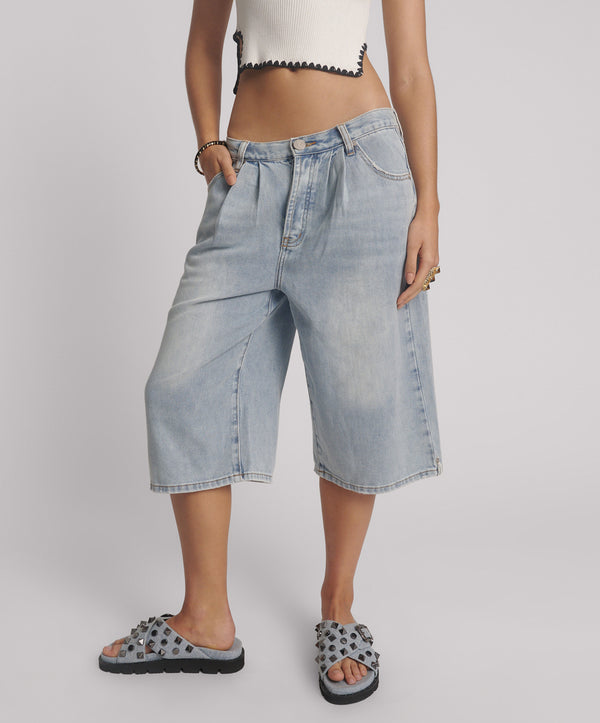 One Teaspoon Beastie Low Waist Wide Leg Denim Shorts - Soft Blue