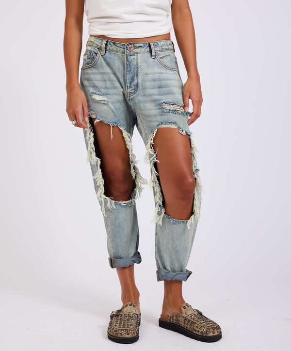 One Teaspoon Saints Low Waist Boyfriend Denim Jeans - Montana