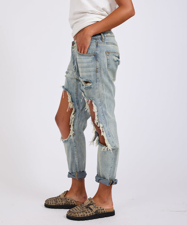 One Teaspoon Saints Low Waist Boyfriend Denim Jeans - Montana