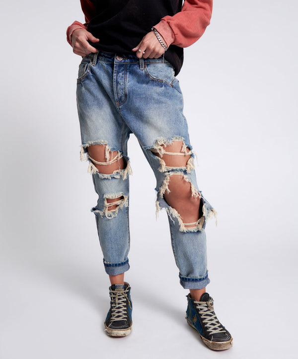 One Teaspoon Saints Low Waist Boyfriend Denim Jeans - Sunbleach Blue