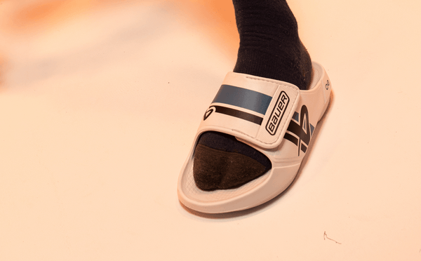 Oofos BAUER/OOFOS Men's OOahh Sport Flex Sandal – White