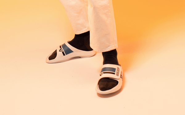 Oofos BAUER/OOFOS Men's OOahh Sport Flex Sandal – White