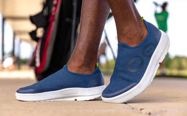 Oofos Men's OOmg EeZee Low Shoe - White Navy (FINAL SALE)
