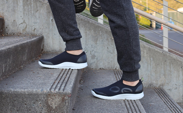 Oofos Men's OOmg Sport Low Shoe - White Black (FINAL SALE)