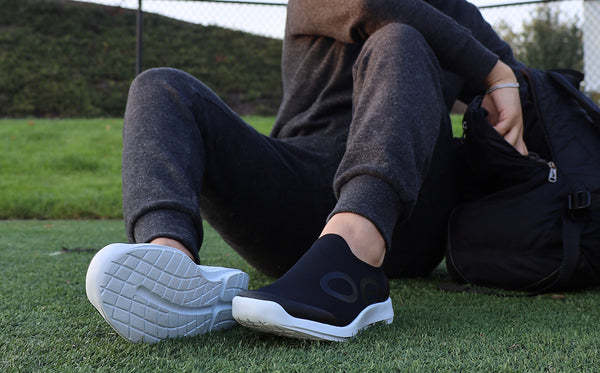 Oofos Men's OOmg Sport Low Shoe - White Black (FINAL SALE)