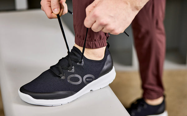 Oofos Men's OOmg Sport LS Low Shoe - White Black (FINAL SALE)