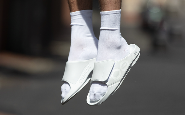 Oofos Men's OOahh Sport Flex Sandal - White