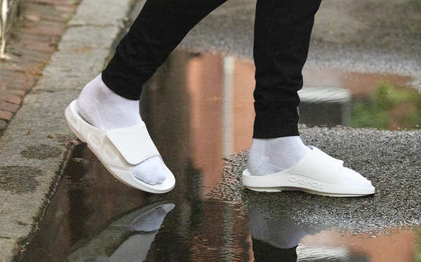 Oofos Men's OOahh Sport Flex Sandal - White