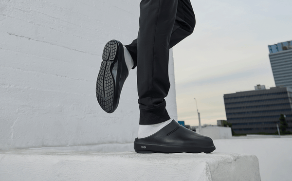 Oofos Men's OOcloog Clog - Black