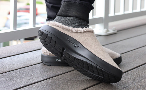 Oofos Men's OOcoozie Mule - Tawny (FINAL SALE)