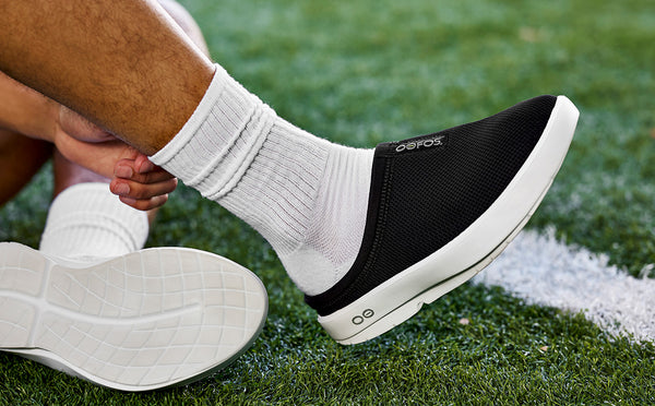 Oofos Men's OOcoozie Sport Mule - White Black