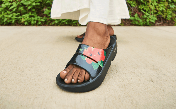 Oofos Women's OOahh Limited Slide Sandal - Hibiscus