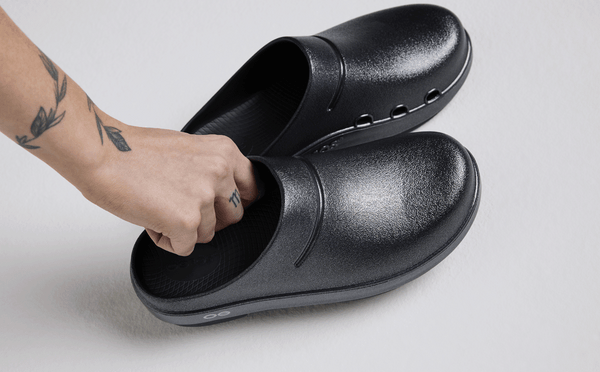 Oofos Women's OOcloog Luxe Clog - Black Sparkle