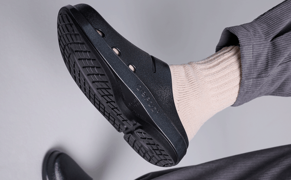 Oofos Women's OOcloog Luxe Clog - Black Sparkle